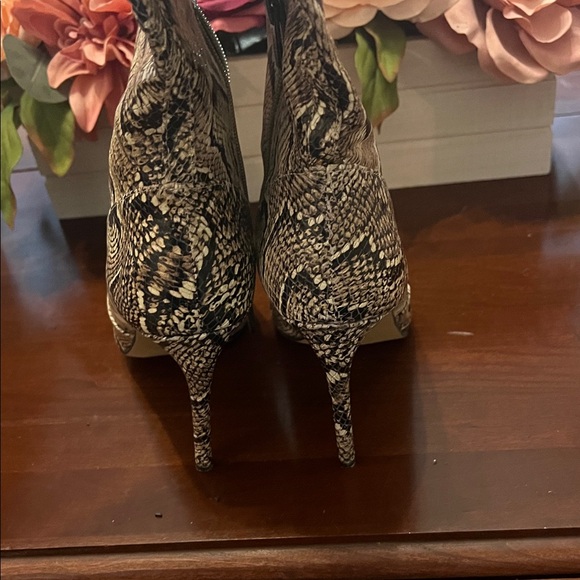 Vince Camuto Snakeskin Heeled Boots - Brown 8.5 - Picture 4 of 10